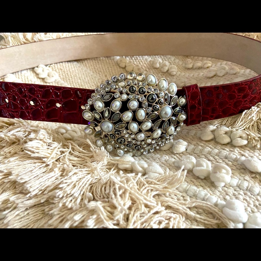 Red leather White House black market belt
